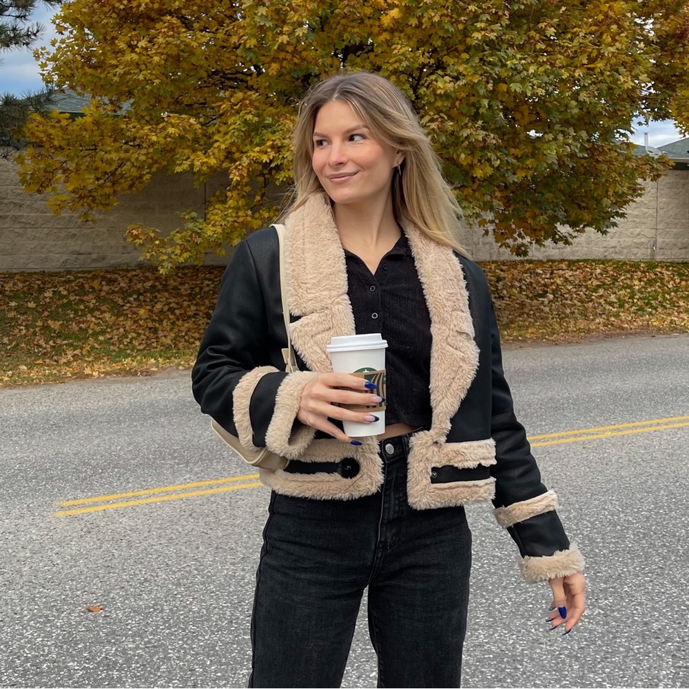 Cropped faux fur trim jacket